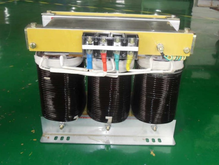 隔离变压器对地电压110v，隔离变压器对地为什么有电压(图1)